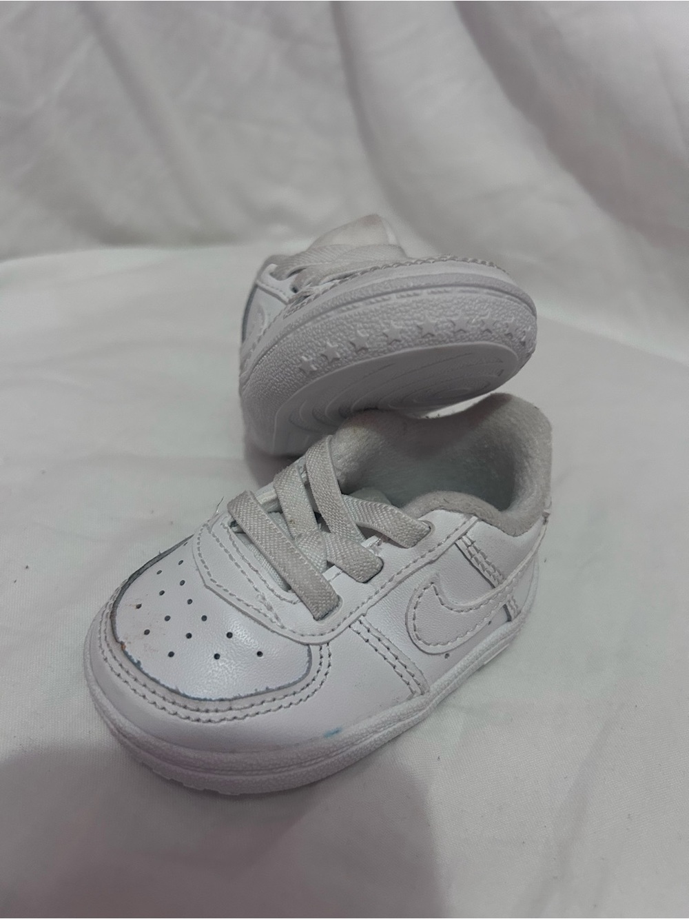 Nike White leather low top lace-up baby sneakers US 2C